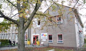 Still wide school jpg 00 00 33 20 Still001