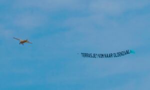 Vliegtuig Oldenzaal Promotie terrassen News United Dennis Bakker