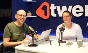 WIE AA ZEGT JOYCE BAL