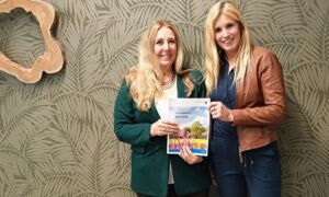 Wethouder Marian Oosterbroek en controller Wendy Wegdam