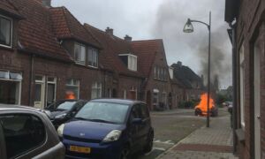 20230723 brand brandweer Almelo De Riet Pijlkruidstraat autobrand 112nieuws News United Patrick Weegink