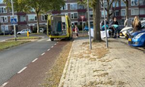 Fietser in botsing met bromfiets