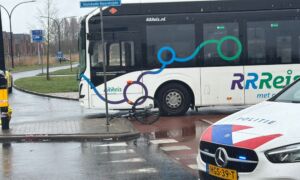 Aanrijding fietser met lijnbus Sluiskade Noordzijde
