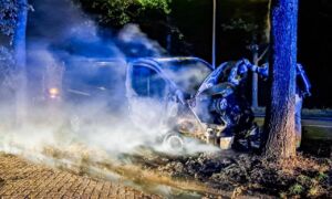 Busje in brand Wierdensestraat Almelo 29 september 2026