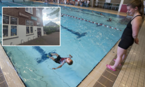 Zwembad de Brug nog in werking met een invoeg van de bibliotheek Enschede