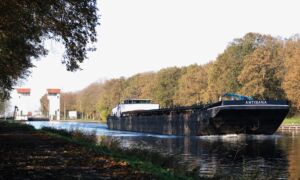 Binnenvaartschip twentekanaal hengelo henk ten harkel