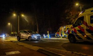 Motoragent gewond na aanrijding in Lonneker