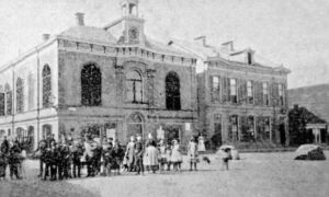 Oude stadhuis hengelo met offersteen periode 1871 1896 museum hengelo