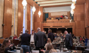 Raadszaal - gemeenteraad - overleg - schorsing