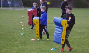 Rugbyclub dragons laat kinderen proeven van rugby joost collet