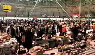 Twentse Vlooienmarkt in de schaatshal