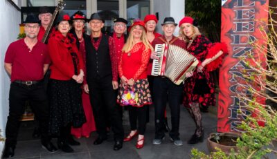 Leedzangers uit Hengelo vieren 25e verjaardag met jubileumfeestje