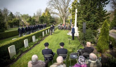 Bevrijdingsherdenking Enschede op de Oosterbegraafplaats