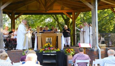 H. Eucharistieviering op de muziekkoepel Oldenzaal
