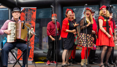 Hengelo viert 20 jaar Korenfestival Amusing