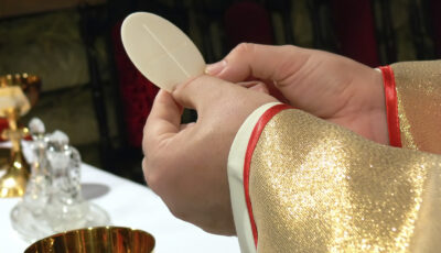 Sacramentsprocessie trekt door binnenstad Enschede