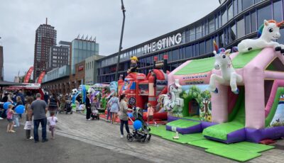 Springkussenfestival op Van Heekplein in Enschede