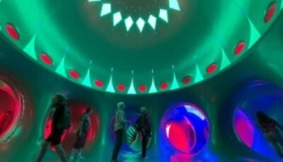 Een kleurrijke kathedraal van lucht, licht en verwondering in Enschede