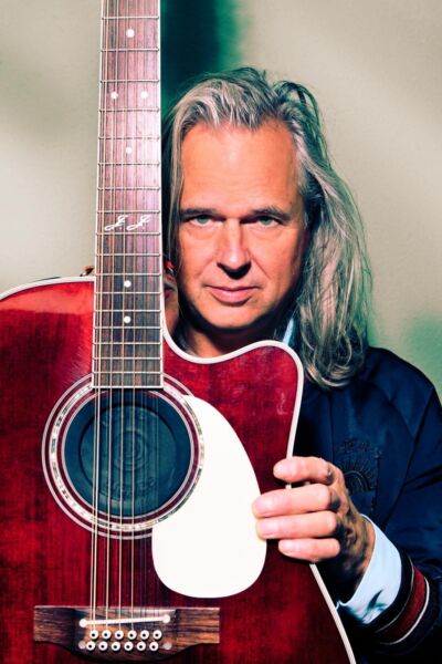 Erwin Nyhoff te gast bij Donderslag: Erwin verteld zijn levensverhaal en speelt een akoestische sessie.