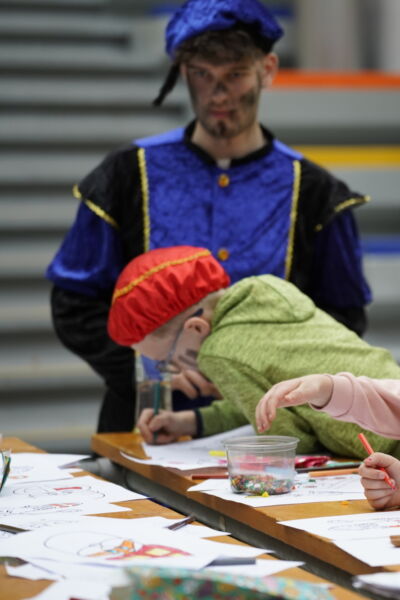 Studenten ROC van Twente organiseren Sinterklaasfeest voor basisschoolkinderen | Ellen Dannenberg