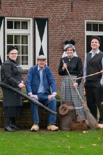 Buurser Revue beleefde haar premiere: voorstelling "AI't Aans" | Truus Klein Rot