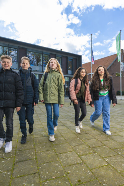 Canisius-leerlingen lopen voor Kinderlach Twente en Make-A-Wish | Laurie Braakhuis