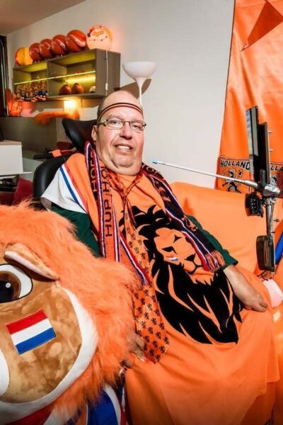 De Oranjefan in Enschede is klaar voor het WK 2026 | Rob Hansen