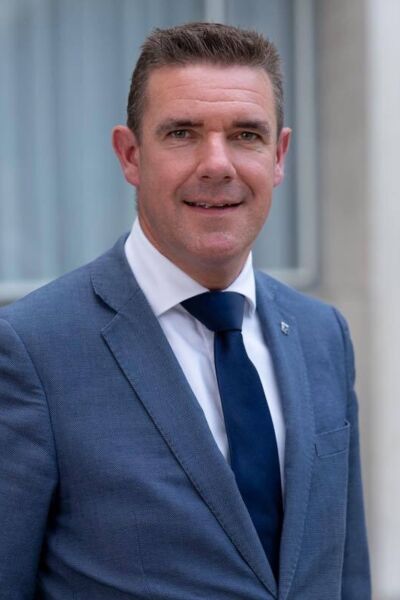 Almelo niet naar rechter: 70 asielzoekers toch tijdelijk | Eugene van Mierlo