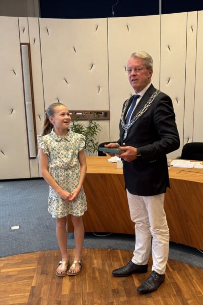 Nieuwe kinderburgemeester Gemeente Wierden: Naomie  | Gerrit Jan kok