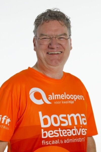 Roparun in Almelo: teams lopen door theater HOF 88 | Philip Dhert