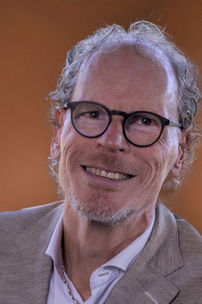 Auteur Frank Krake vertelt in synagoge Enschede over 'Catharina'  | Frank Krake