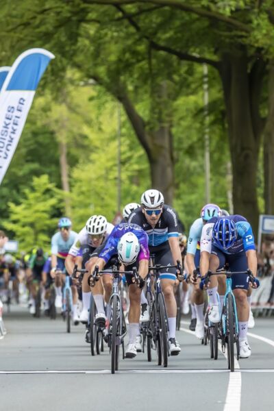 Veel publiek op de Tankenberg tijdens de Ronde van Overijssel | Maarten Schoon