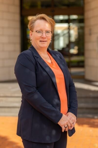 Geweld tegen vrouwen: motie in Wierdense gemeenteraad aangenomen | Emylie Meyerink (NEW)