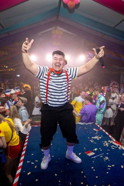 Carnaval in Enter in de tent op Sportpark "De Krompatte" | Stijn Roetgerink