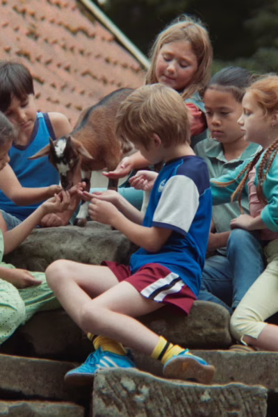 Nieuwe serie 'Geitje voor een karweitje' speelt zich af in Pathmos | Elisabeth Hesemans