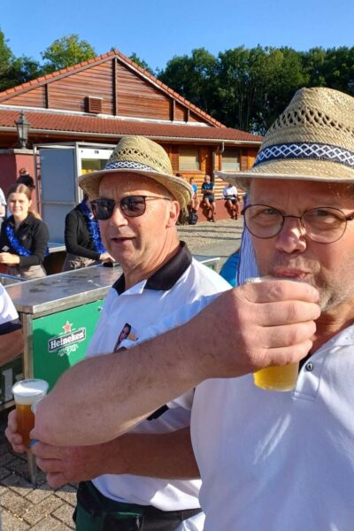 Nijmeegse 4Daagse en de Twentse wandelaars: Dinsdag | Henk Eerdman