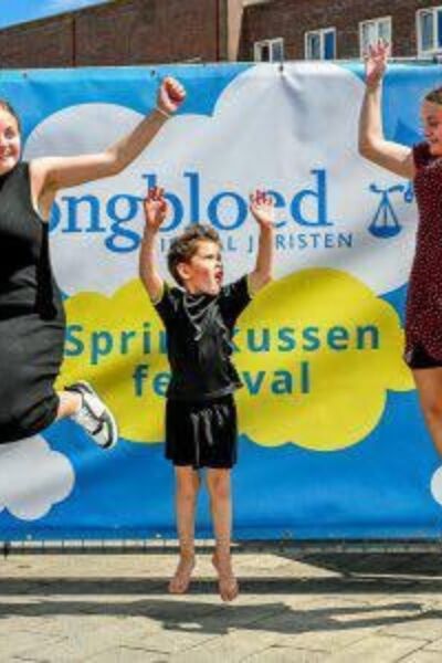 Grootste springkussen van de wereld zondag naar springkussenfestival Enschede | Dennis Jongbloed