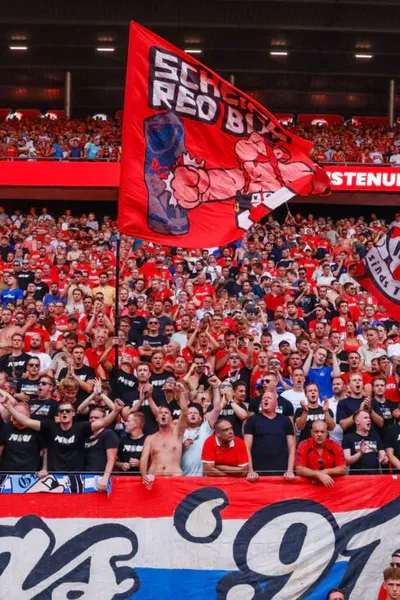 Jubileumwedstrijd FC Twente - Schalke 04: supportersvereniging  Losser en Schalke Verein samen onderweg | Sander Reuvers