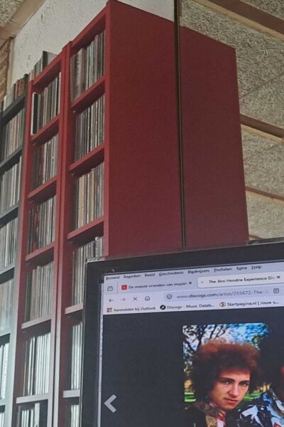 De meeste vrienden van muziekfreak zitten op de camping waar ze de was doen, barbecuen, badmintonnen etc. Maar eigenlijk willen ze 't liefst gewoon naar een van hun eigen programma's luisteren, dat ze met U gedeeld hebben op de 1 Twente Luisterpagina!
