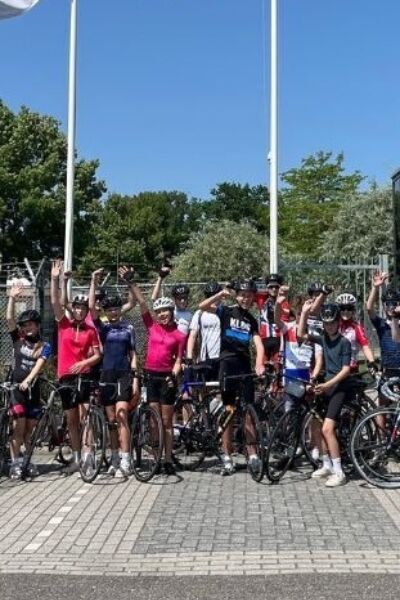 De laatste etappe van Lille naar Almelo van het Noordik Lyceum: fietsen voor KiKa | Danielle Bos