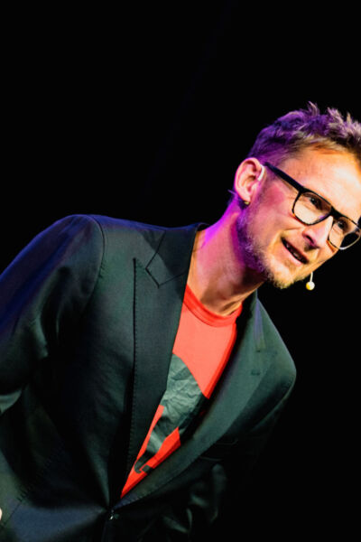 Voorstelling ‘Uit Stilstand’ door cabaretier Pieter Jouke in Verborgen Theater | Peter Mense