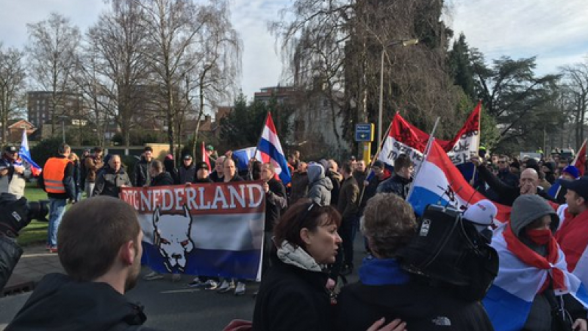 164440 azc demonstratie 1