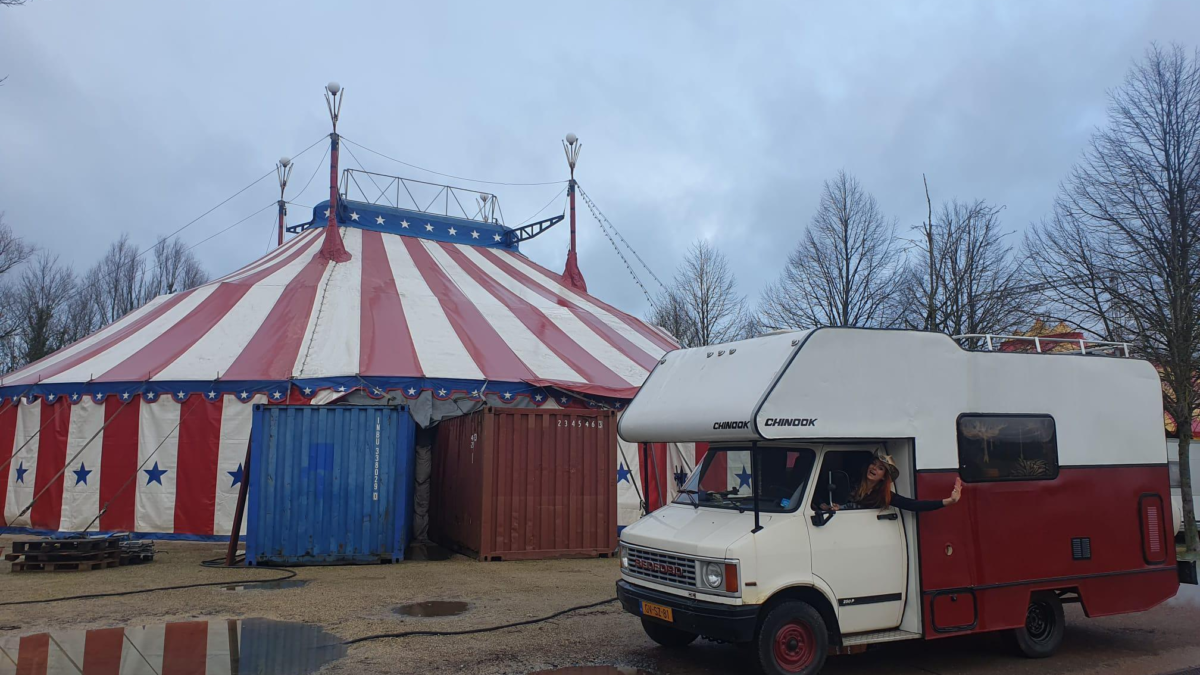 Anne Linde in haar camper