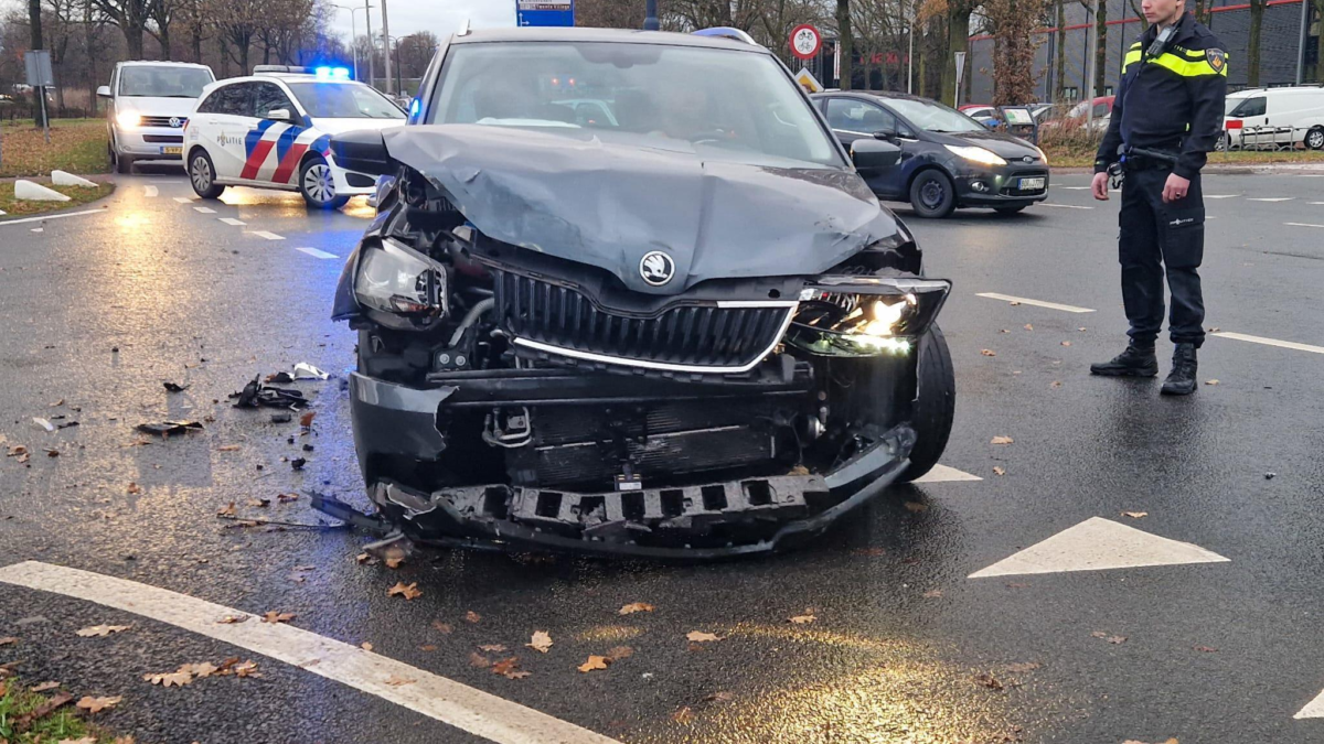 2022 12 20 Flinke aanrijding Enschede Afinkstraat Harberinksweg News United Dennis Bakker