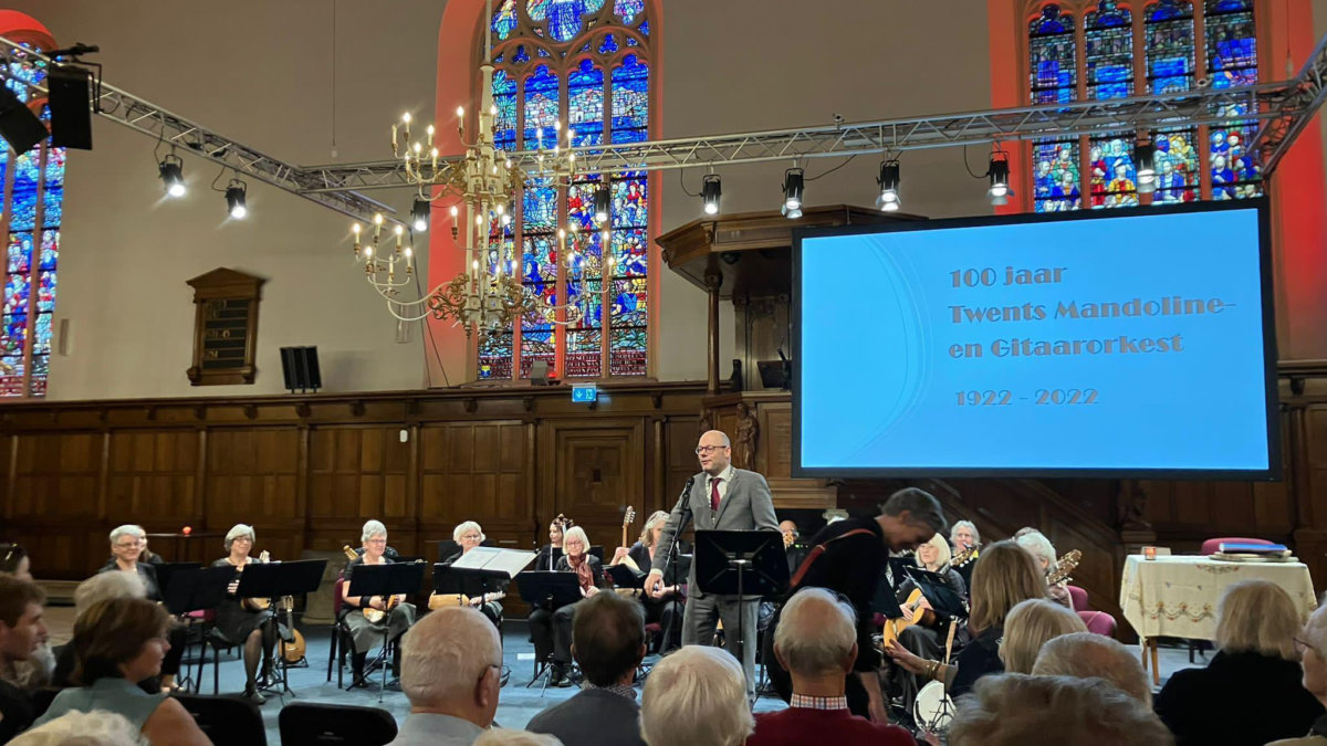 Foto Roelof Bleeker toespraak Twents Mandoline