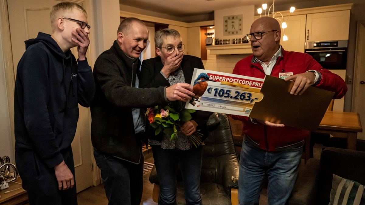 20221018 winnaars postcode loterij hengelo 2 FOTO Jurgen Jacob Lodder