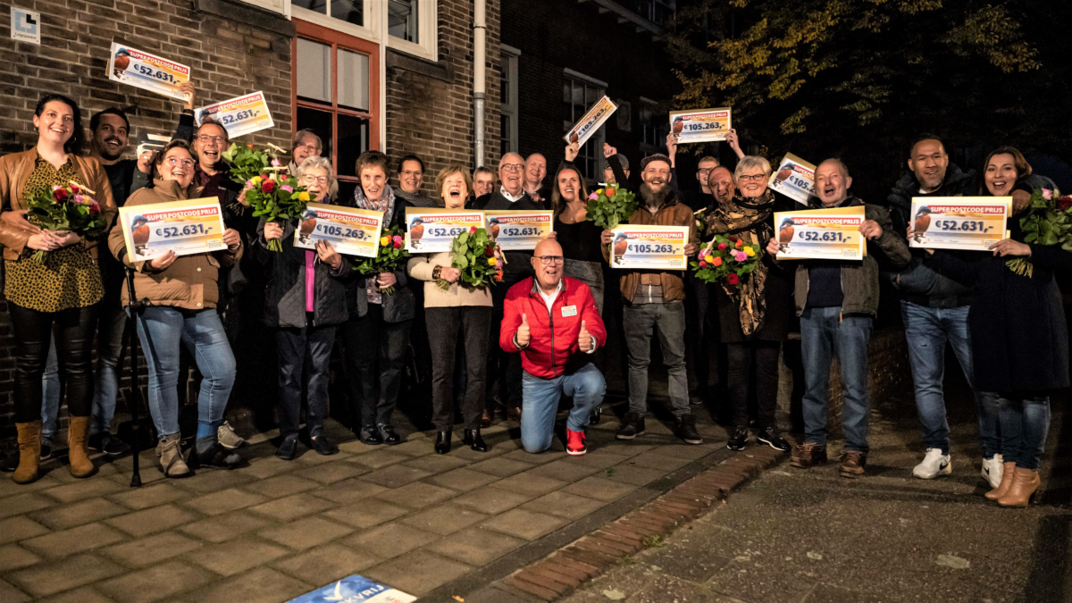 20221018 winnaars postcode loterij hengelo 1 FOTO Jurgen Jacob Lodder