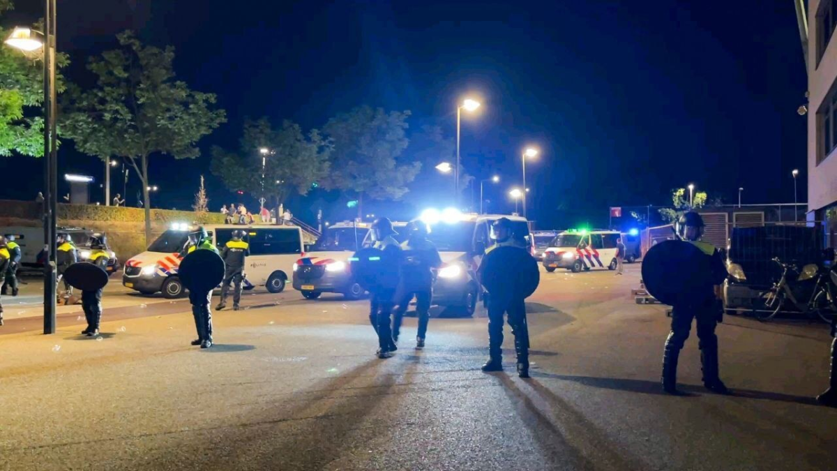 11 arrestaties na FC Twente Fiorentina Dennis Bakker News United