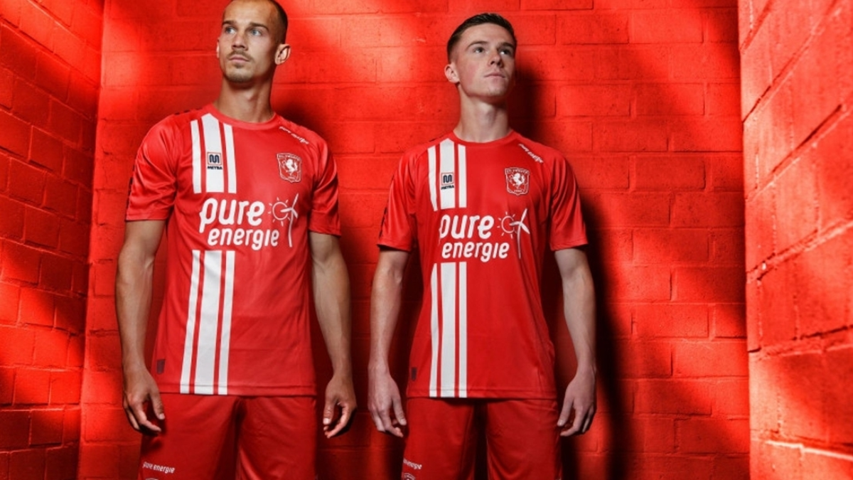 Cerny Rots thuisshirts 2022 2023 Foto FC Twente Media