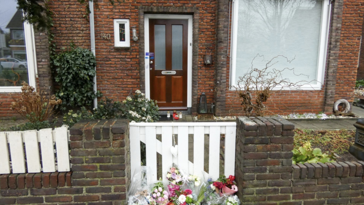 Bloemen voor huis moeder Thijs ter H